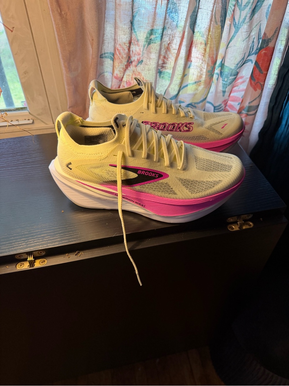 Brooks Women's Hyperion Max Running Shoe - Cream and Hot Pink - Picture 2 of 9